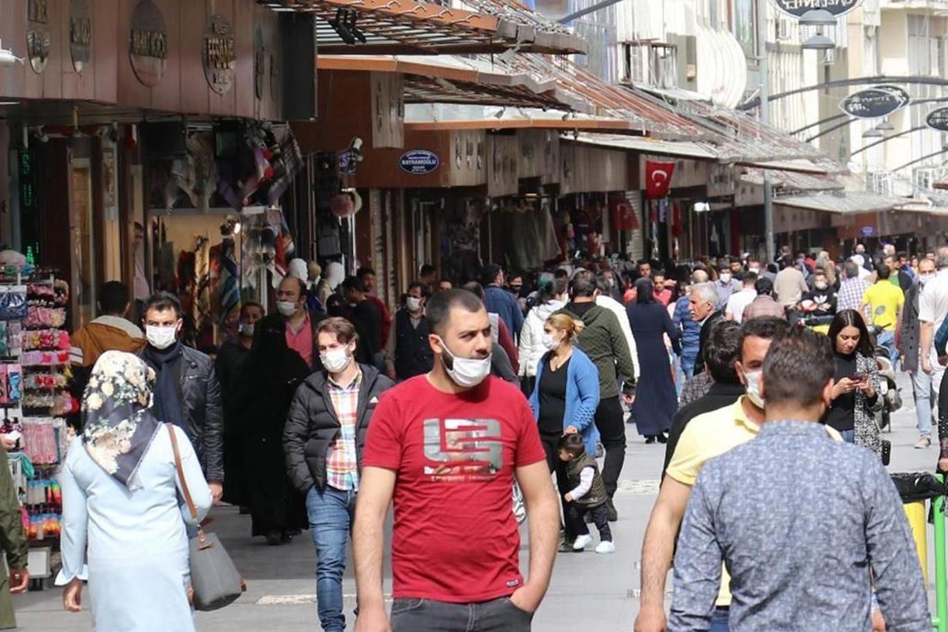 Gaziantep’te Covid-19 tedbirlerine uymayan 4 binden fazla kişiye para cezası verildi